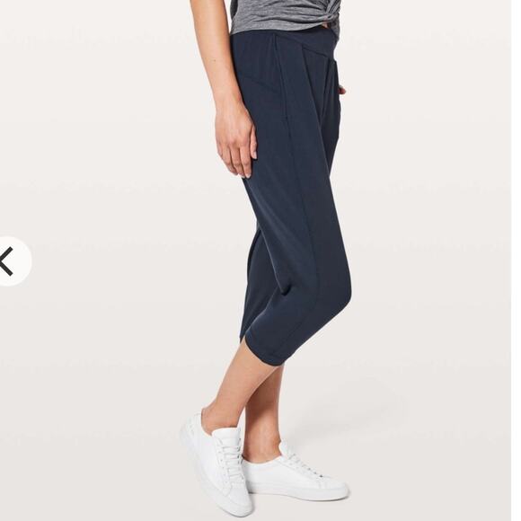 Lululemon rejuvenate crop jogger navy blue 6 - Picture 2 of 10